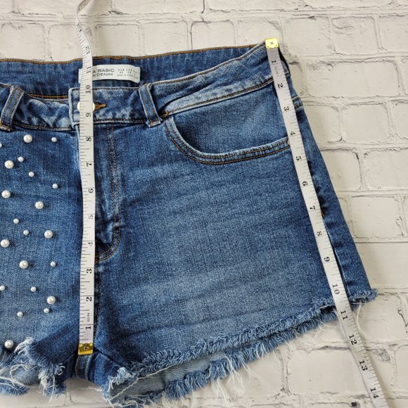 Zara Woman’s blue Pearl embroidered 2” jean shorts size 8 - Picture 4 of 12
